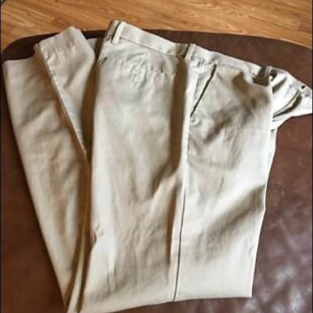 MENS GAP KHAKIS FLAT FRONT STRAIGHT FIT SIZE 33/32